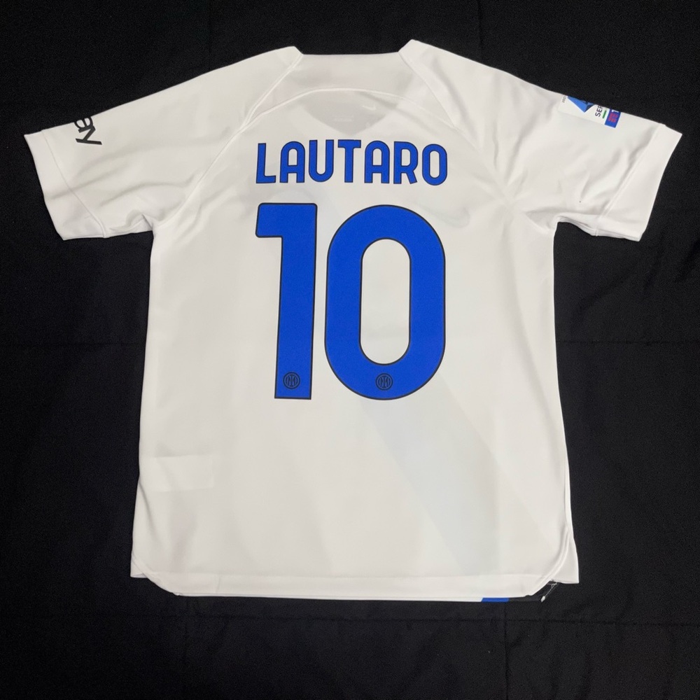 Lautaro Martinez #10 Inter Milan S-L white away jersey 2024